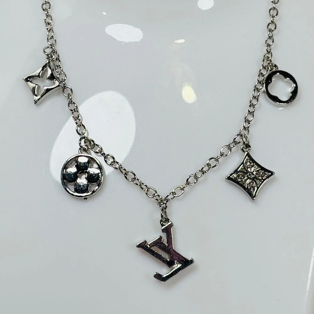 A-1FN-18: NECKLACE: Silver Chain Necklace w/Charms, NWOT